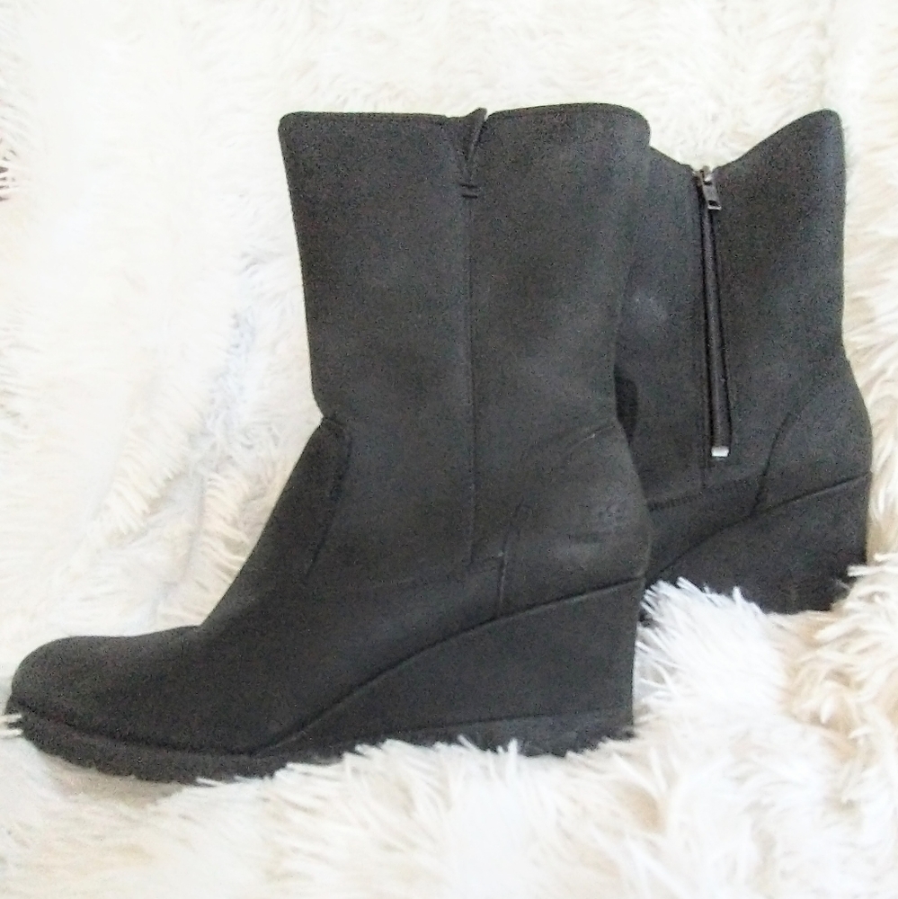 Ugg Joley Boots Black Leather Wedge Size 7.5